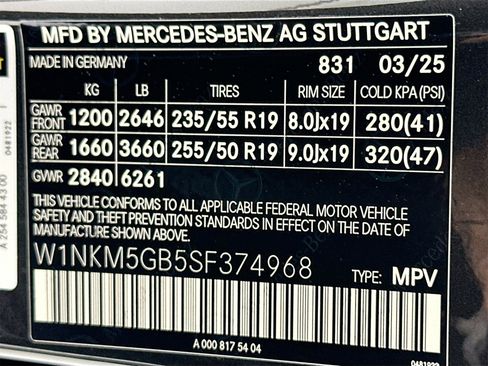 Used 2025 Mercedes-Benz GLC 350e 4MATIC image 35