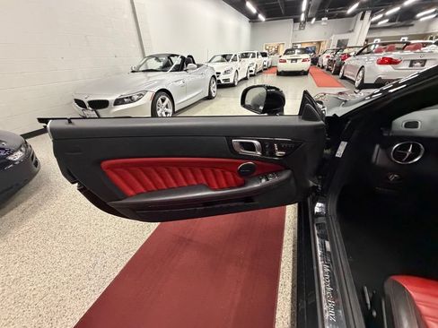 Used 2018 Mercedes-Benz SLC 300 image 17
