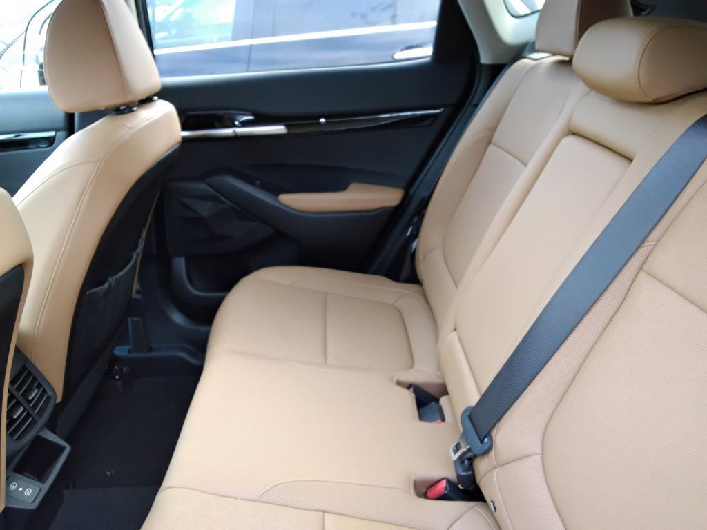 Used 2024 Kia Seltos EX FWD image 11