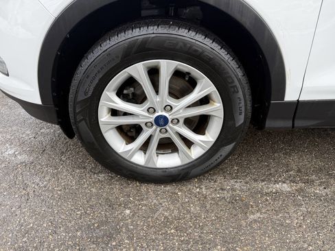 Used 2018 Ford Escape SE image 9