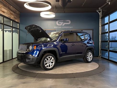 Used 2018 Jeep Renegade Latitude AWD/4WD image 23