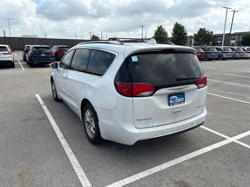 Used 2020 Chrysler Pacifica Limited FWD image 3