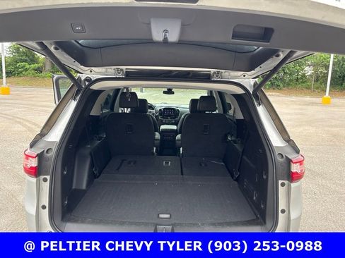 Used 2021 Chevrolet Traverse RS FWD image 19