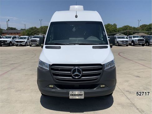 Used 2022 Mercedes-Benz Sprinter 2500 image 14