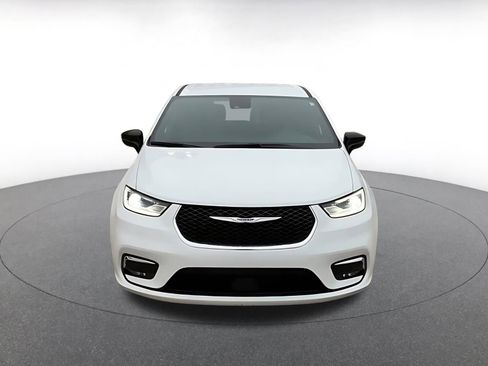 Used 2025 Chrysler Pacifica Select image 4