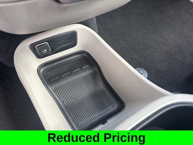 Used 2024 Chrysler Pacifica Touring-L FWD image 25
