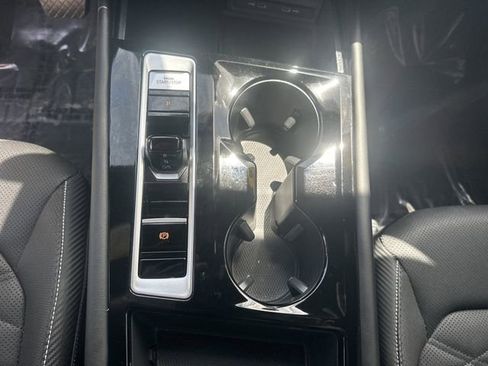 Certified 2024 Volkswagen Atlas Cross Sport SE image 20