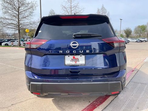 Used 2025 Nissan Rogue SV image 7