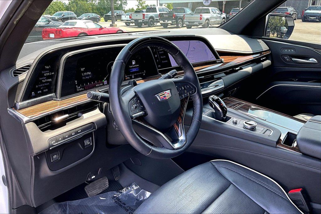 Used 2024 Cadillac Escalade ESV Premium Luxury AWD/4WD image 18