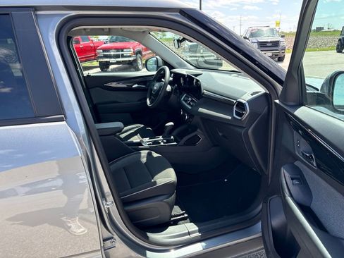 Used 2025 Chevrolet TrailBlazer LT AWD/4WD image 18