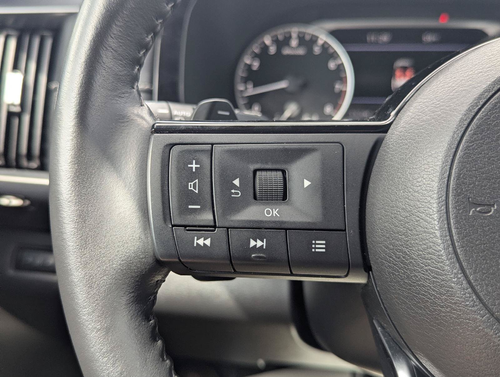 Used 2023 Nissan Pathfinder SL w/ SL Premium Package AWD/4WD image 24
