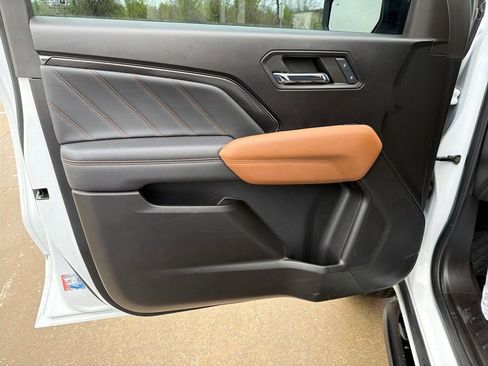 Used 2024 GMC Canyon AT4 w/ Technology Package image 12