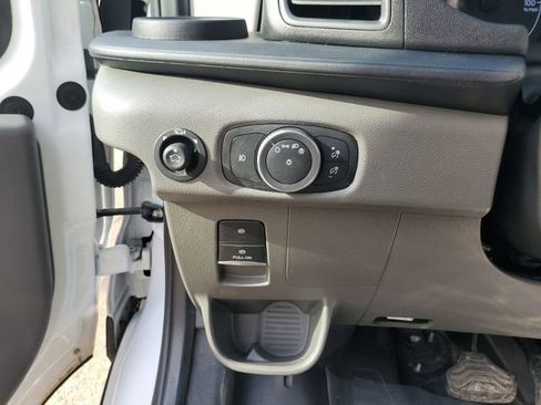 Used 2022 Ford E-Transit Medium Roof image 14