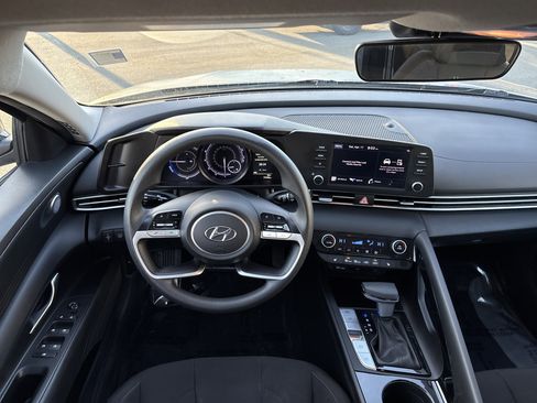 Used 2023 Hyundai Elantra Blue image 17