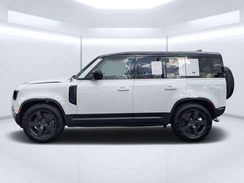 Used 2024 Land Rover Defender 110 SE image 9