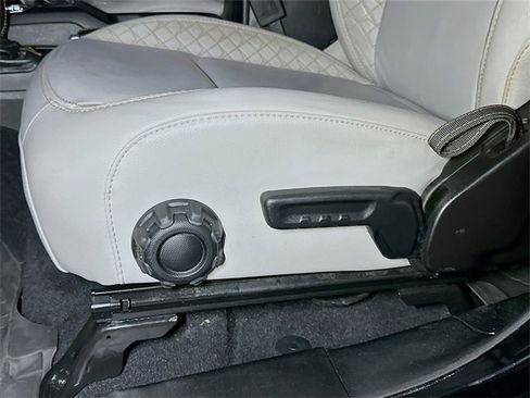 Used 2022 Jeep Gladiator Overland image 16