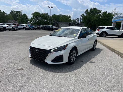 Used 2024 Nissan Altima 2.5 S FWD image 3