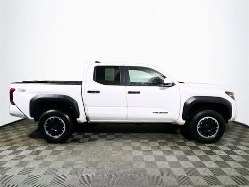 Used 2024 Toyota Tacoma TRD Off-Road image 9