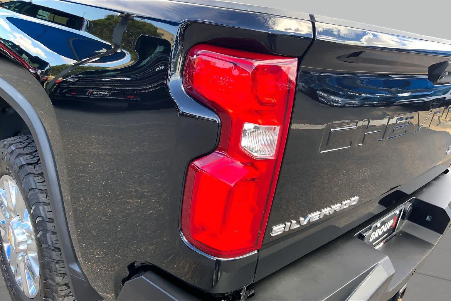 Used 2024 Chevrolet Silverado 2500 High Country w/ Technology Package AWD/4WD image 29