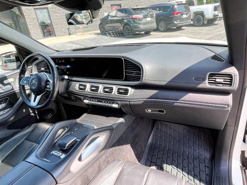 Used 2022 Mercedes-Benz GLS 450 4MATIC image 9