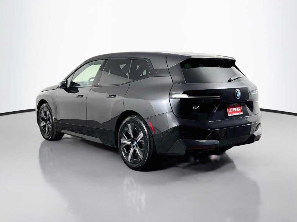 Used 2024 BMW iX xDrive50 w/ Sport Package AWD/4WD image 3