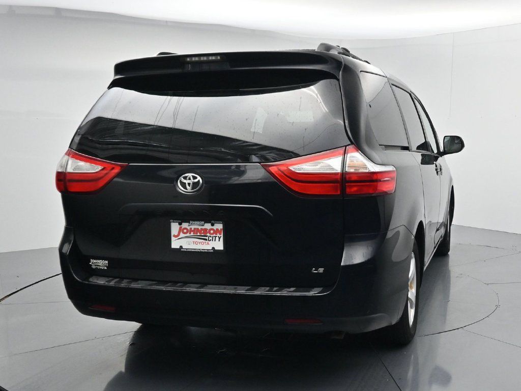 Used 2017 Toyota Sienna LE FWD image 6