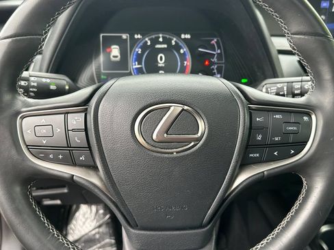 Used 2019 Lexus UX 200 FWD image 23