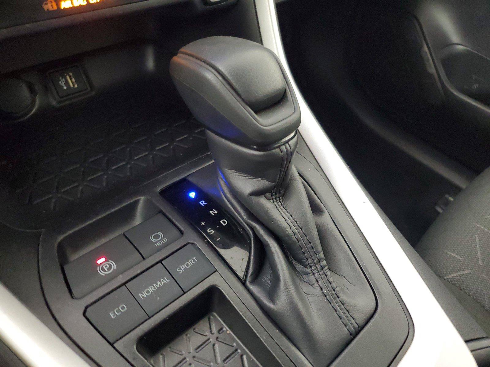 Used 2025 Toyota RAV4 XLE FWD image 31