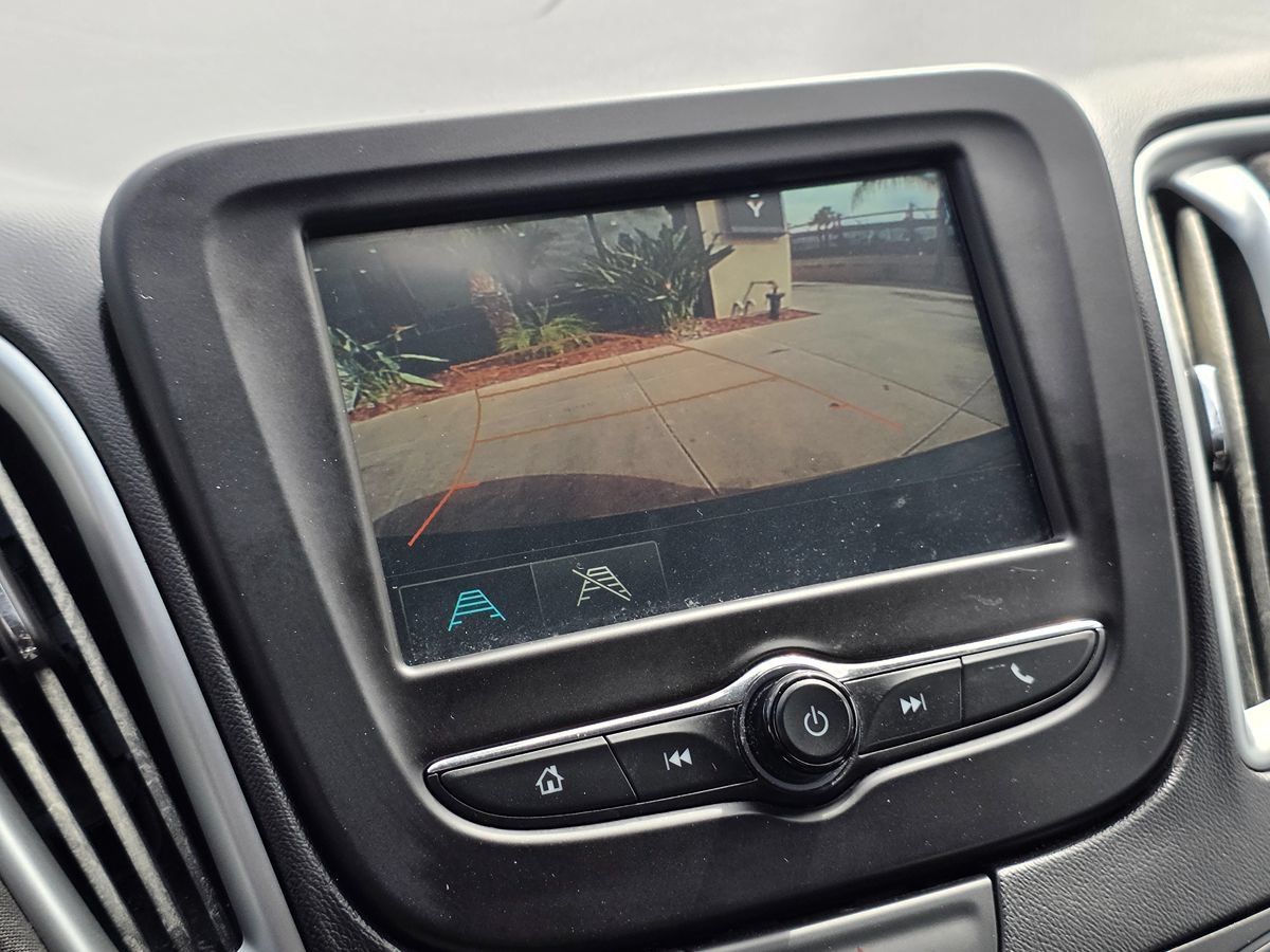 Used 2018 Chevrolet Malibu LS FWD image 39