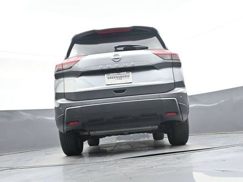 Used 2025 Nissan Rogue SV FWD image 33