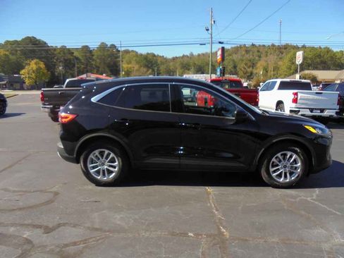 Used 2021 Ford Escape SE image 2