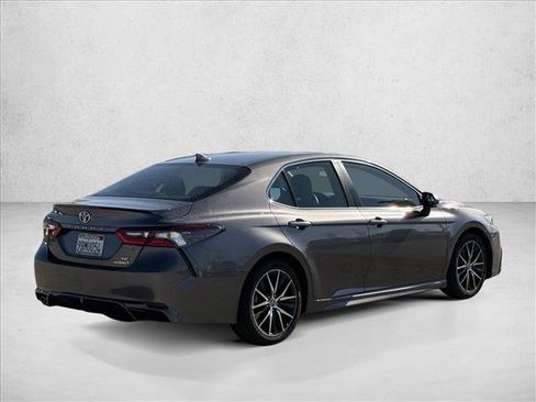 Used 2022 Toyota Camry SE image 5
