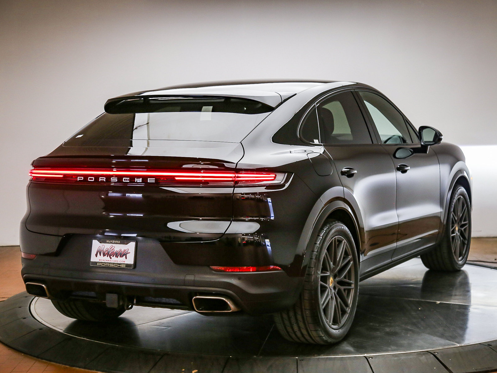 Certified 2024 Porsche Cayenne Coupe AWD/4WD image 7