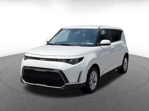 Used 2025 Kia Soul LX w/ LX Technology Package FWD image 7