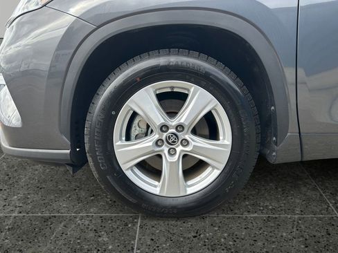 Used 2023 Toyota Highlander L FWD image 5