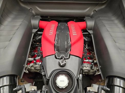 Used 2020 Ferrari F8 Tributo image 19