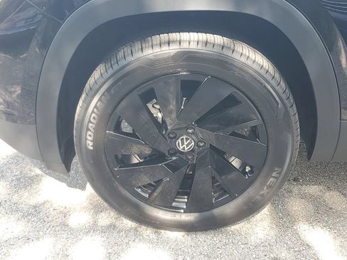 Certified 2026 Volkswagen Atlas SE w/ Black Wheel Package FWD image 13