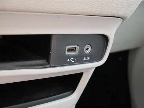 Used 2018 Chrysler Pacifica Limited image 21