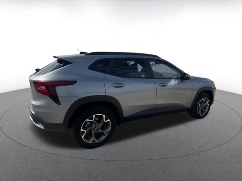 Used 2025 Chevrolet Trax LT w/ LT Convenience Package image 15