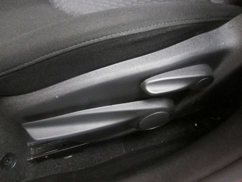 Used 2021 Jeep Renegade Latitude FWD image 25