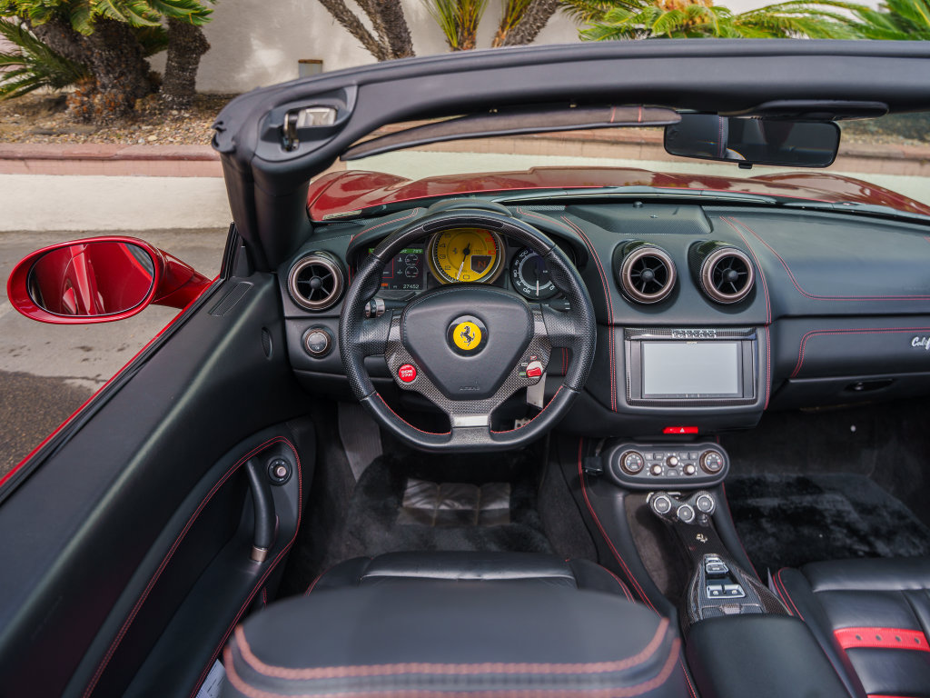 Used 2010 Ferrari California RWD image 24