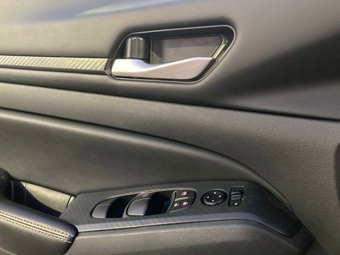 Used 2024 Nissan Altima 2.5 SV image 11