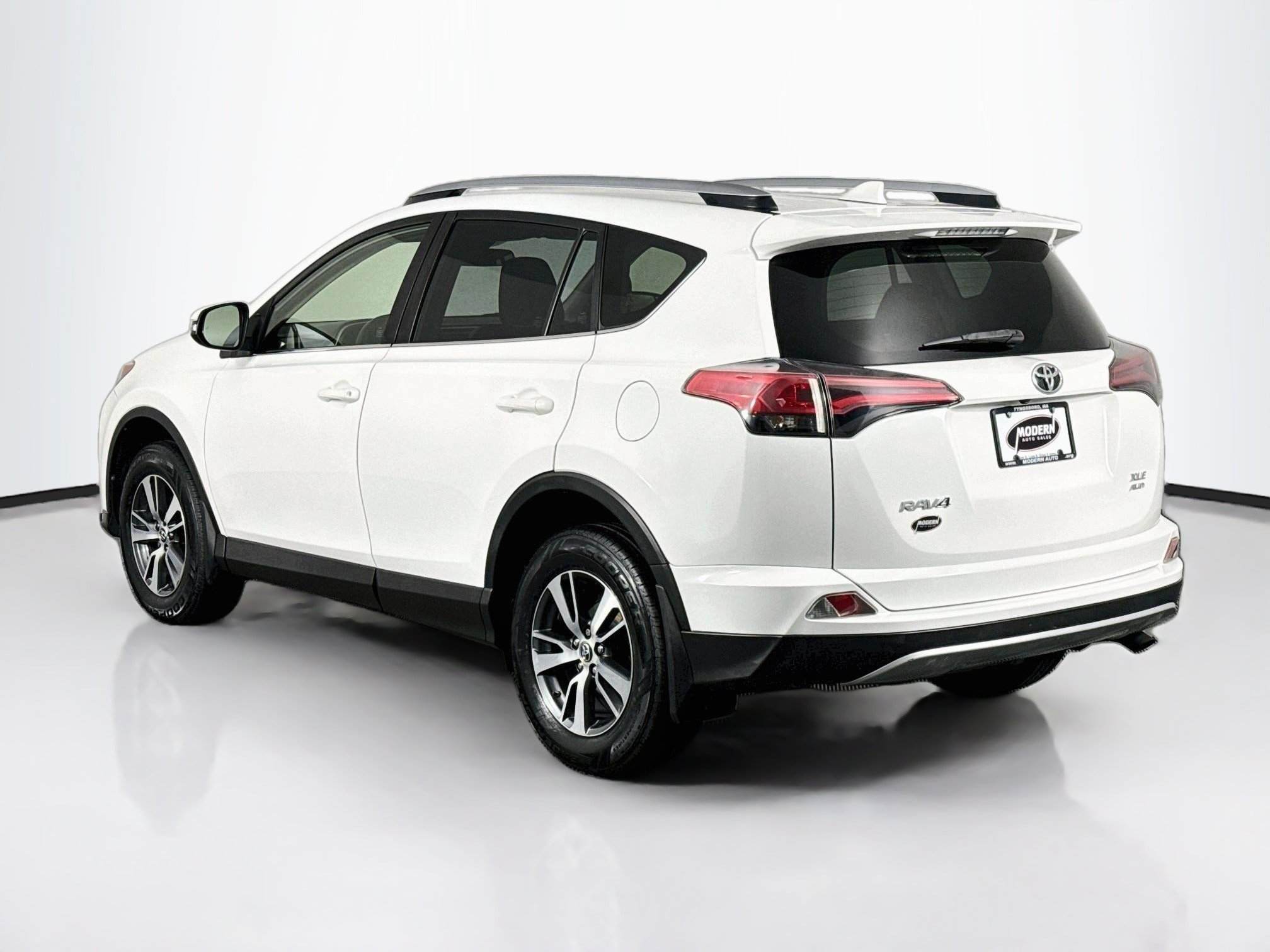 Used 2018 Toyota RAV4 XLE AWD/4WD image 13