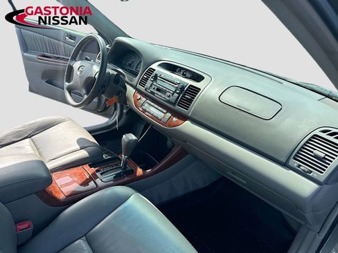 Used 2004 Toyota Camry XLE FWD image 35