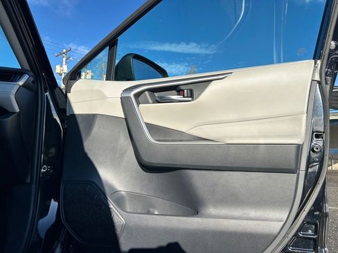 Used 2019 Toyota RAV4 XLE Premium image 25