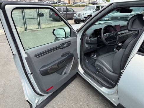 Used 2024 Kia EV9 Light Long Range image 9