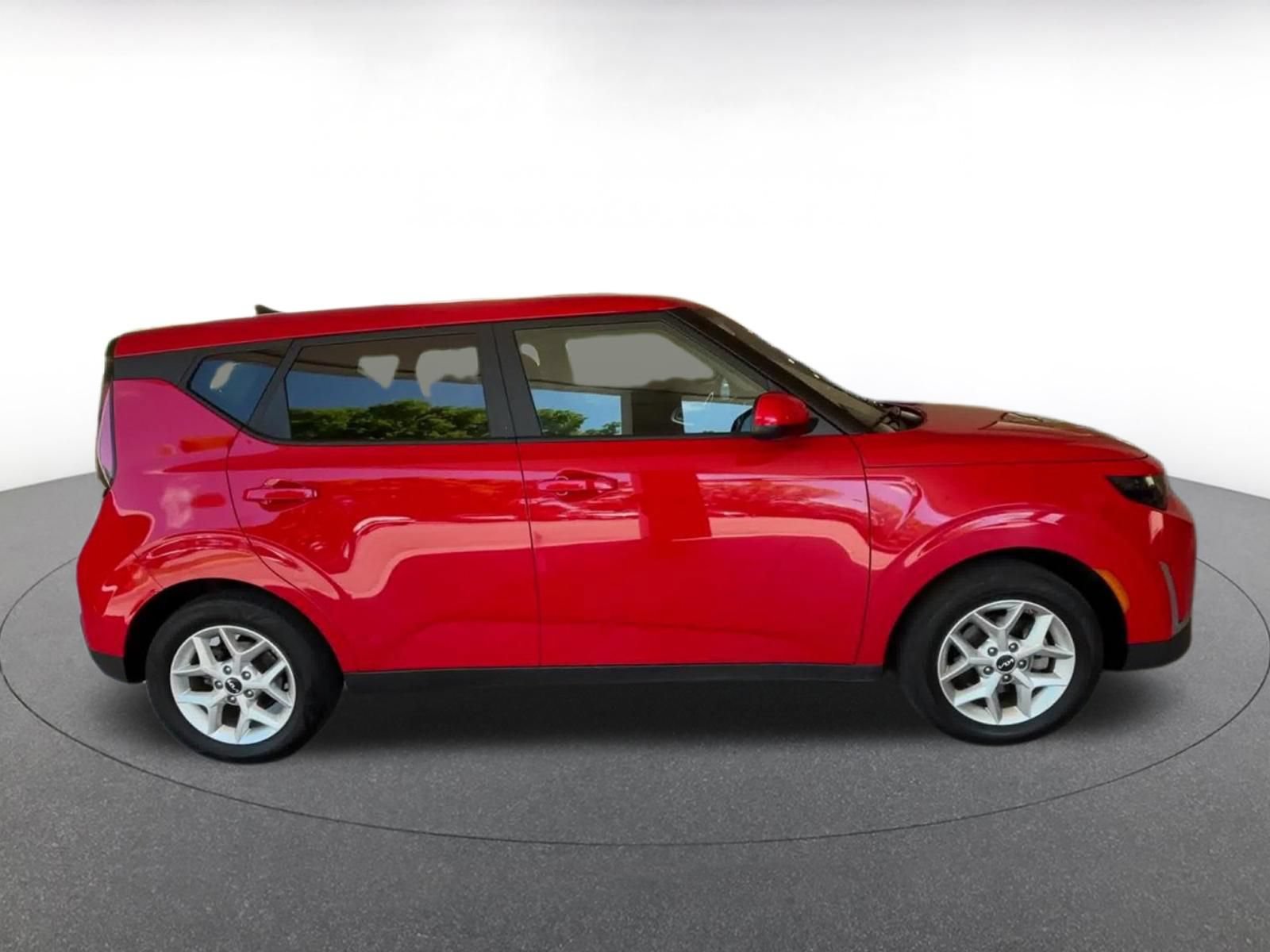 Used 2025 Kia Soul LX w/ LX Technology Package FWD image 15