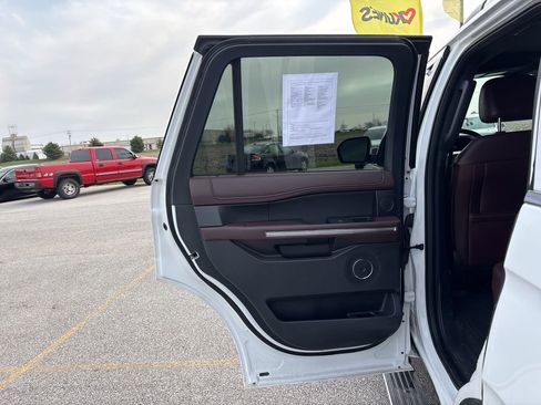 Used 2024 Ford Expedition Limited image 26