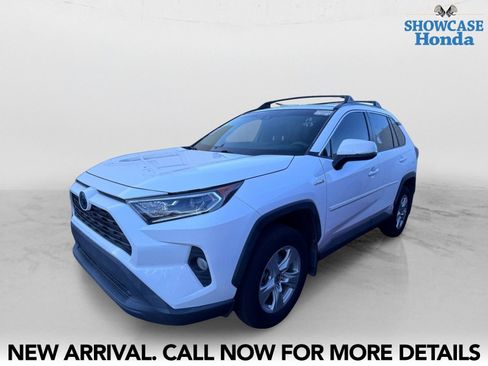 Used 2021 Toyota RAV4 XLE w/ Convenience Package AWD/4WD image 2