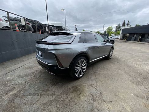 Used 2024 Cadillac Lyriq Luxury w/ LPO, Floor Liner Package AWD/4WD image 6